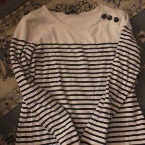Black and white stripped 3/4 sleeve sweater